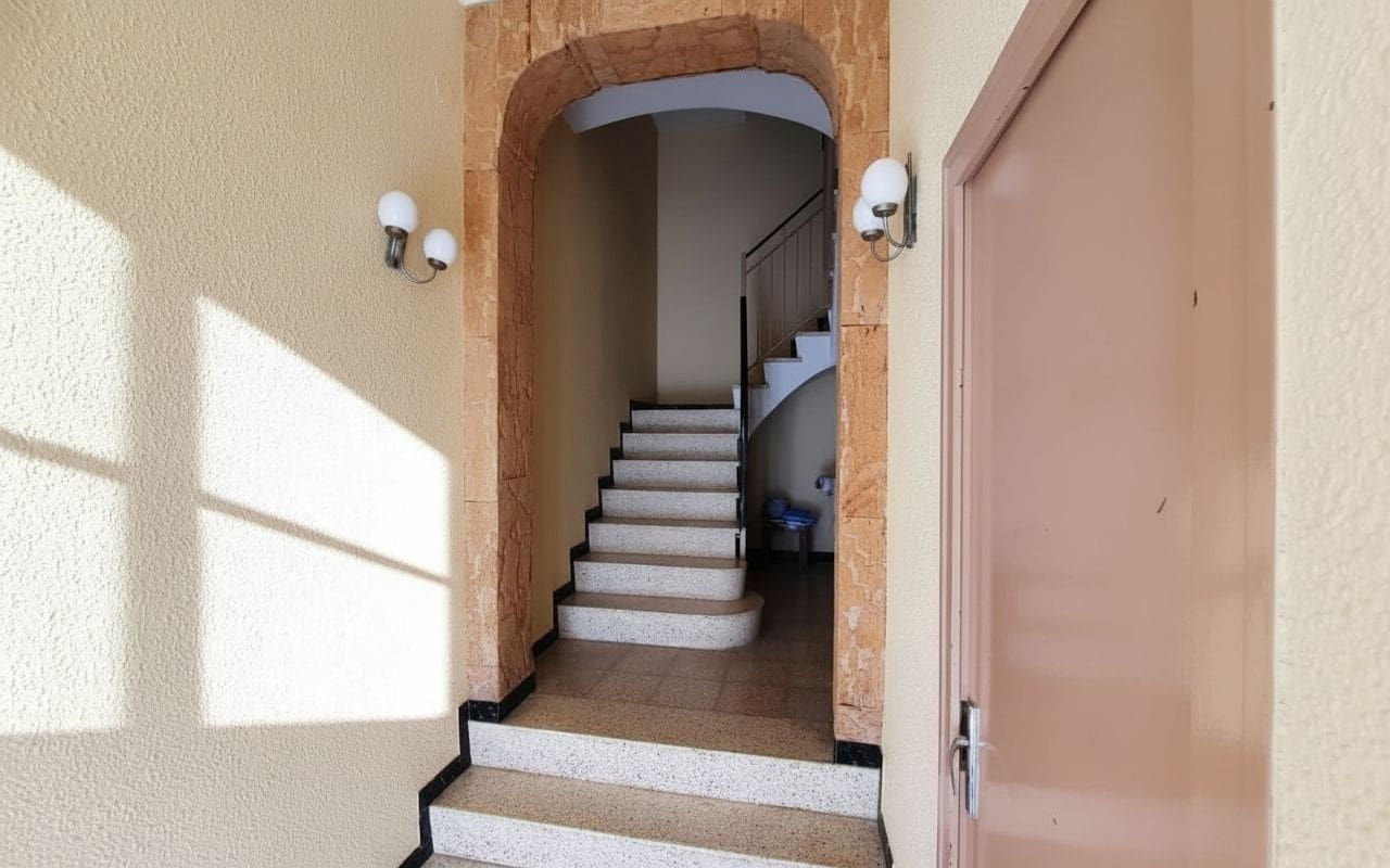 3 bedroom Flat for sale in Sant Carles de la Rapita with garage - € 140,000 (Ref: 9849381)