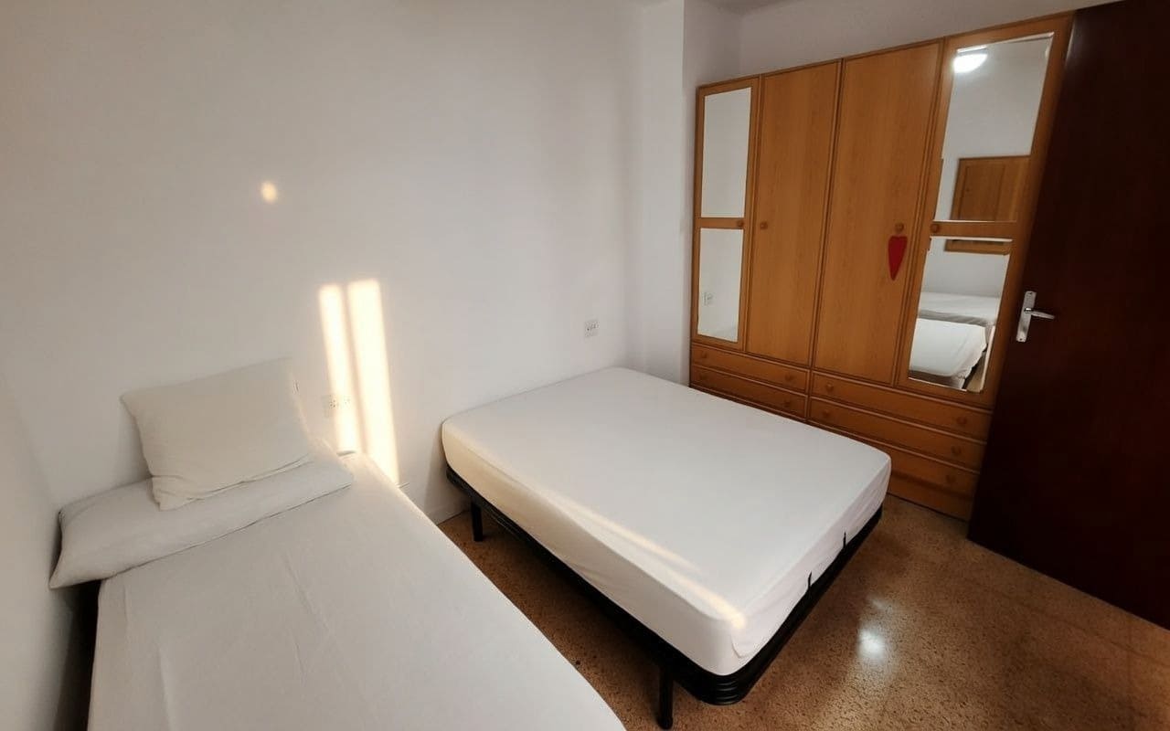 3 bedroom Flat for sale in Sant Carles de la Rapita with garage - € 140,000 (Ref: 9849381)