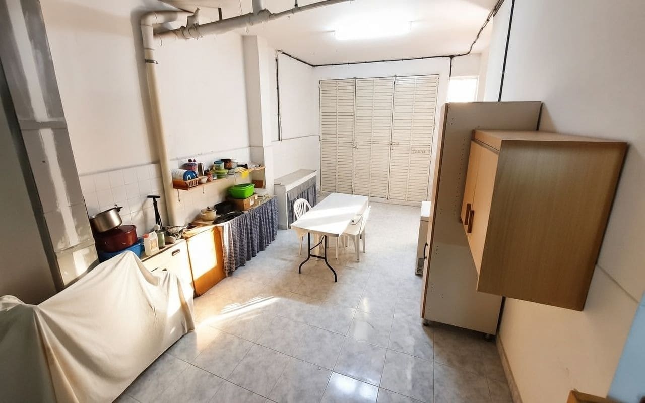 3 bedroom Flat for sale in Sant Carles de la Rapita with garage - € 140,000 (Ref: 9849381)