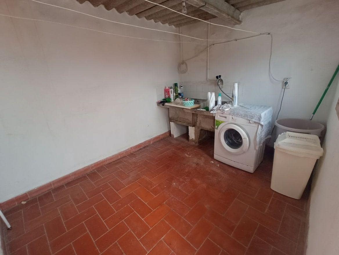 3 bedroom Flat for sale in Sant Carles de la Rapita with garage - € 140,000 (Ref: 9849381)