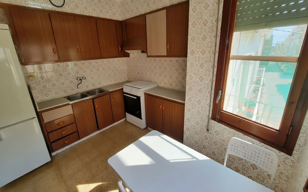 3 bedroom Flat for sale in Sant Carles de la Rapita with garage - € 140,000 (Ref: 9849381)