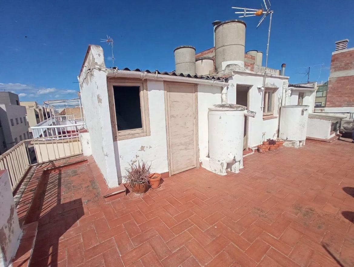 3 bedroom Flat for sale in Sant Carles de la Rapita with garage - € 140,000 (Ref: 9849381)