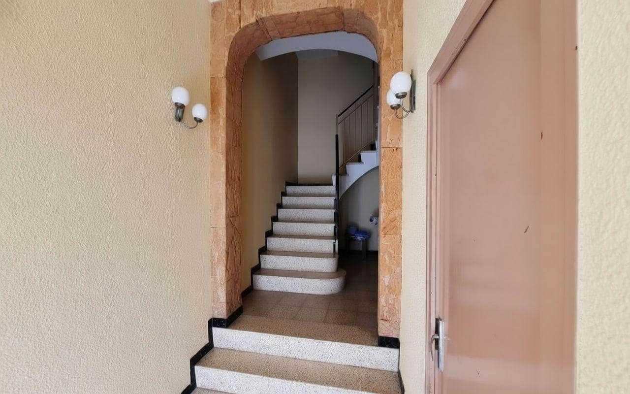 3 bedroom Flat for sale in Sant Carles de la Rapita - € 95,000 (Ref: 9849382)