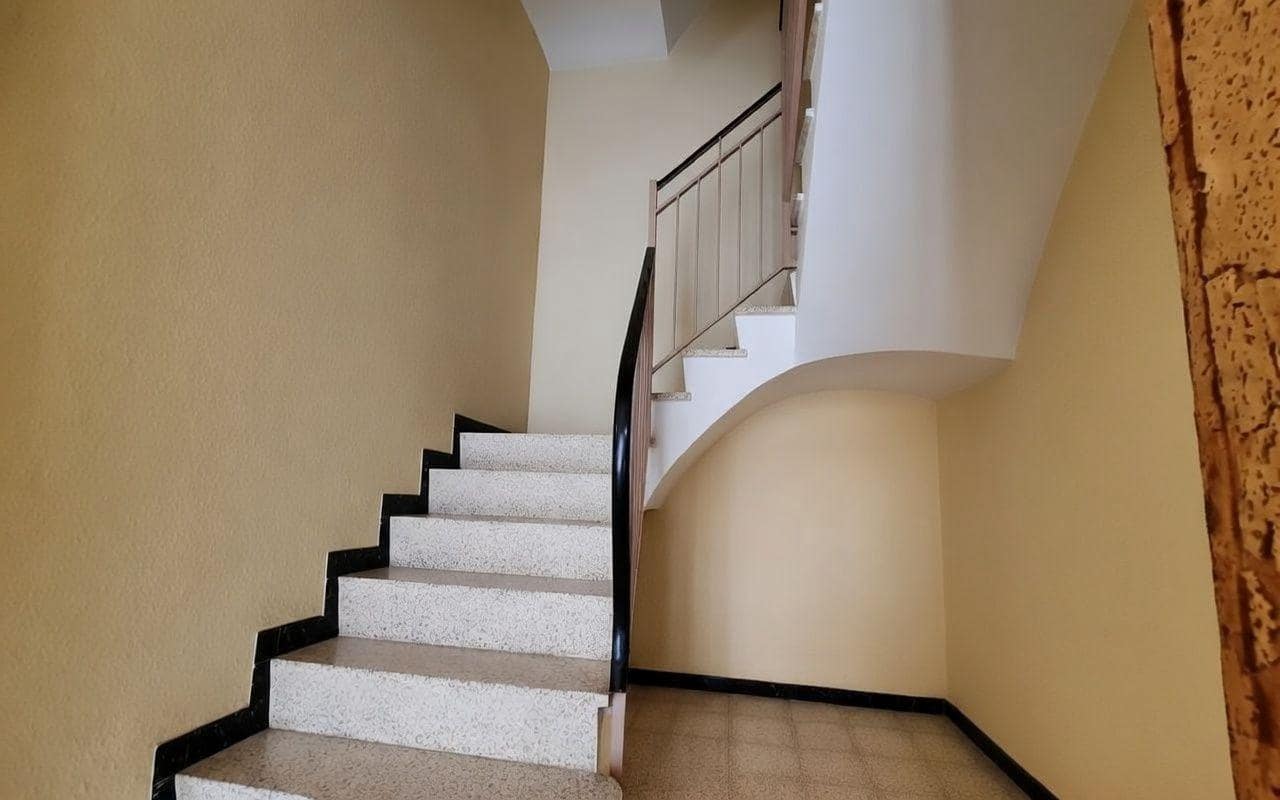 3 bedroom Flat for sale in Sant Carles de la Rapita - € 95,000 (Ref: 9849382)
