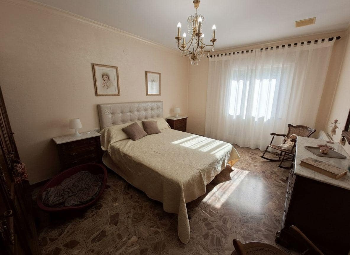5 soveværelse Byhus til salg i Sant Carles de la Rapita med garage - € 260.000 (Ref: 9898700)