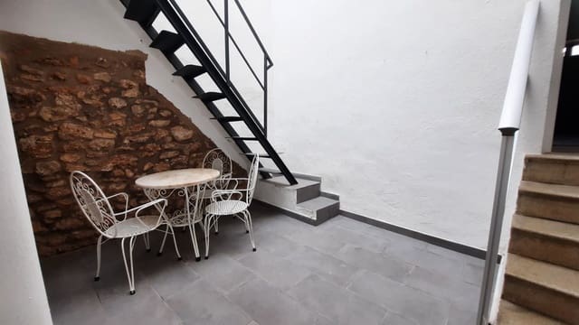 5 bedroom Townhouse for sale in Sant Carles de la Ràpita with garage - € 260,000 (Ref: 9898700)