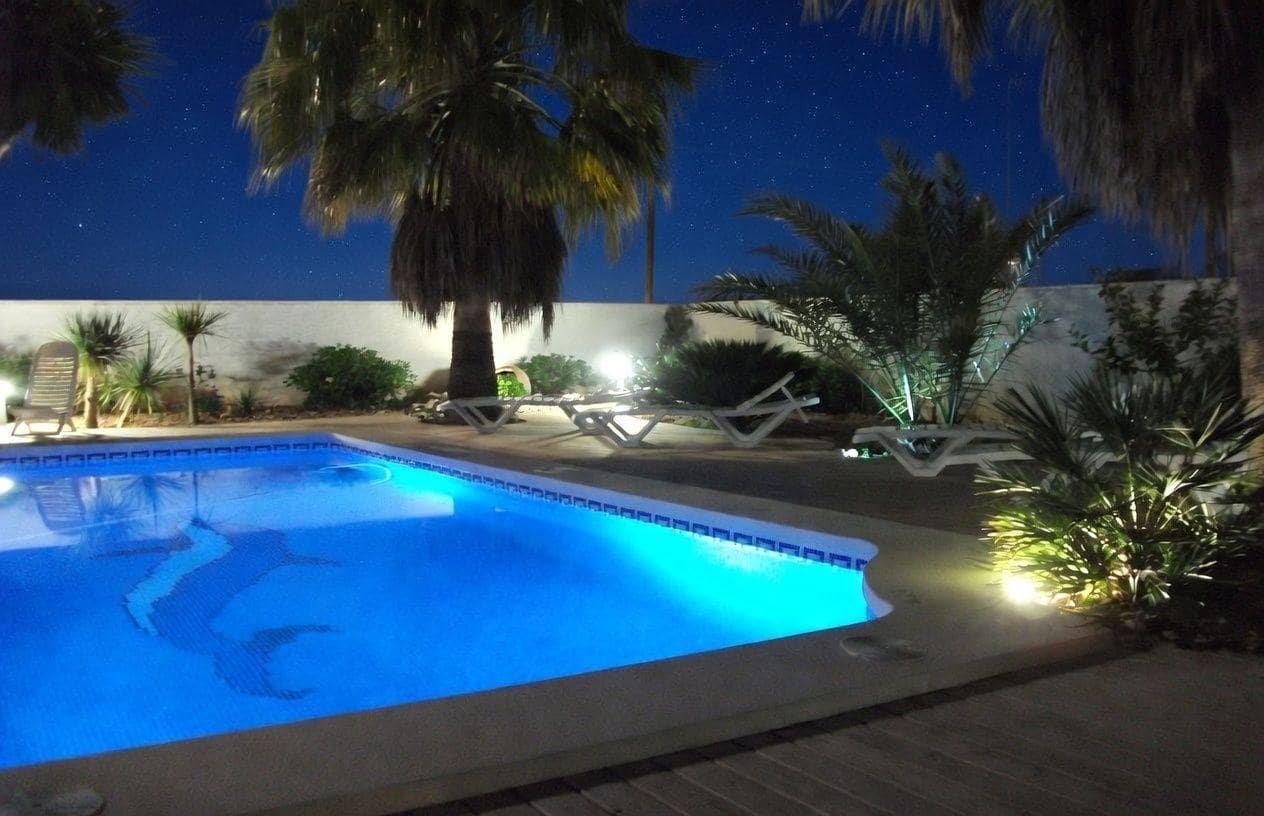 Chalet de 3 habitaciones en Vinaròs en venta con piscina garaje - 370.000 € (Ref: 9973329)