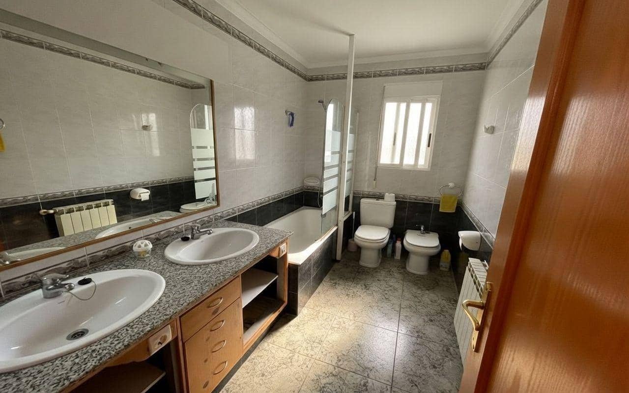Chalet de 3 habitaciones en Vinaròs en venta con piscina garaje - 370.000 € (Ref: 9973329)