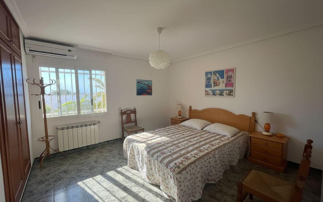 Chalet de 3 habitaciones en Vinaròs en venta con piscina garaje - 370.000 € (Ref: 9973329)
