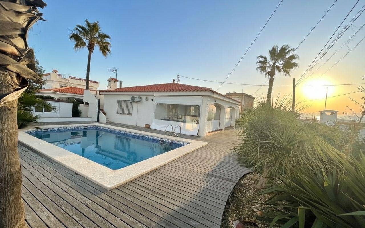 Chalet de 3 habitaciones en Vinaròs en venta con piscina garaje - 370.000 € (Ref: 9973329)
