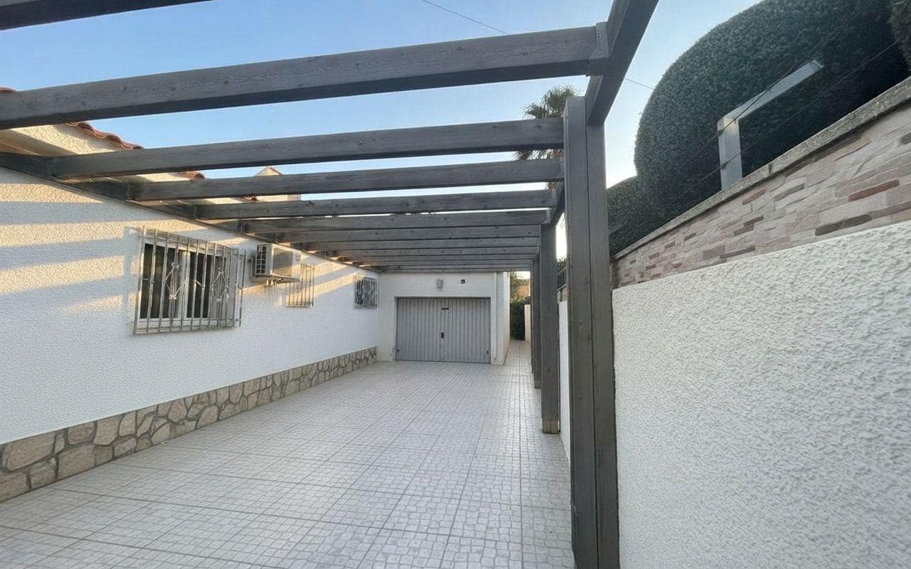Chalet de 3 habitaciones en Vinaròs en venta con piscina garaje - 370.000 € (Ref: 9973329)