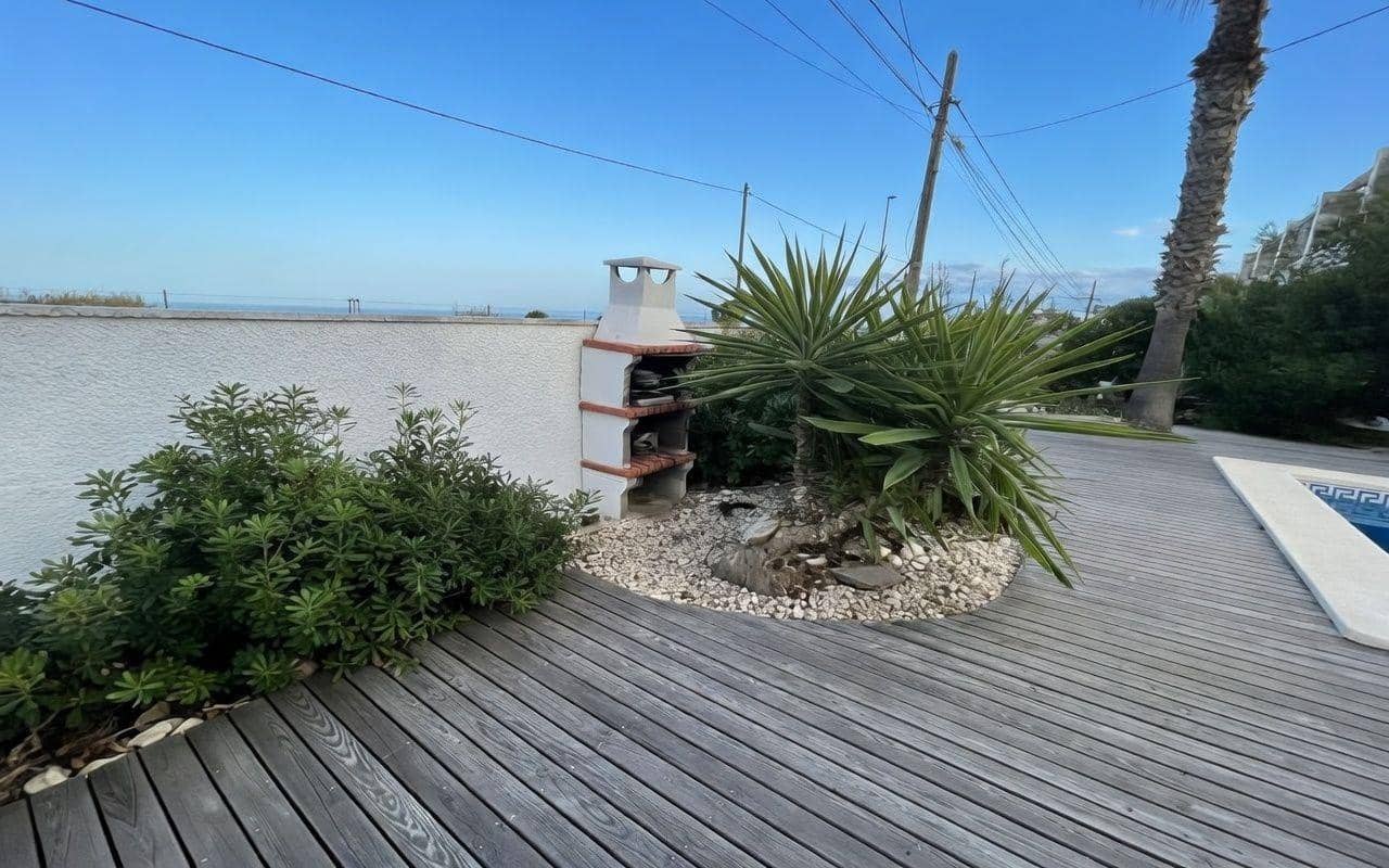 Chalet de 3 habitaciones en Vinaròs en venta con piscina garaje - 370.000 € (Ref: 9973329)