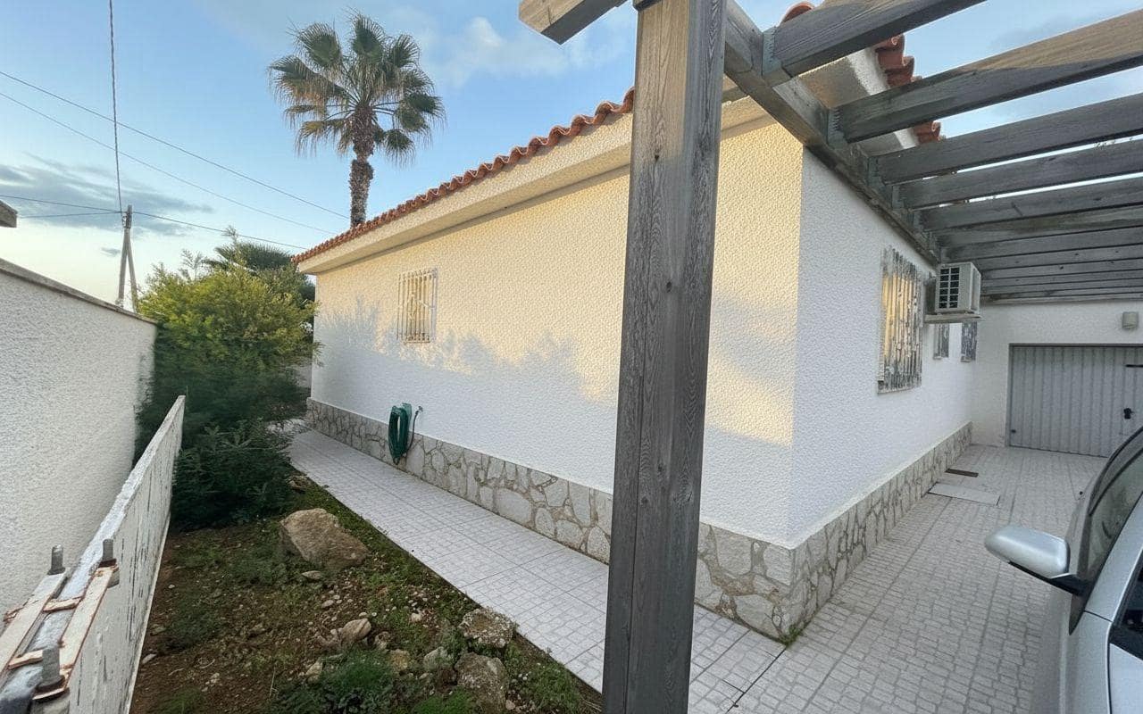 Chalet de 3 habitaciones en Vinaròs en venta con piscina garaje - 370.000 € (Ref: 9973329)