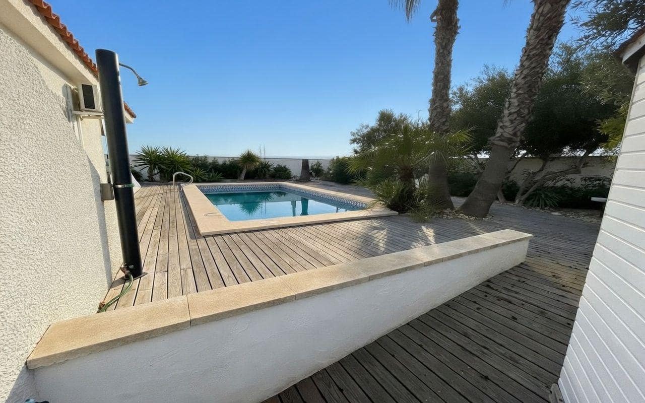 Chalet de 3 habitaciones en Vinaròs en venta con piscina garaje - 370.000 € (Ref: 9973329)