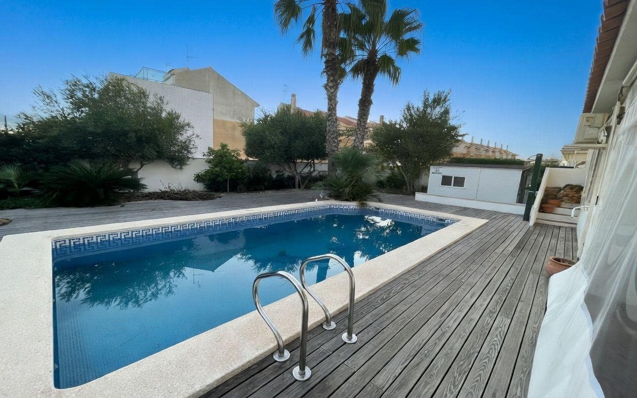 Chalet de 3 habitaciones en Vinaròs en venta con piscina garaje - 370.000 € (Ref: 9973329)