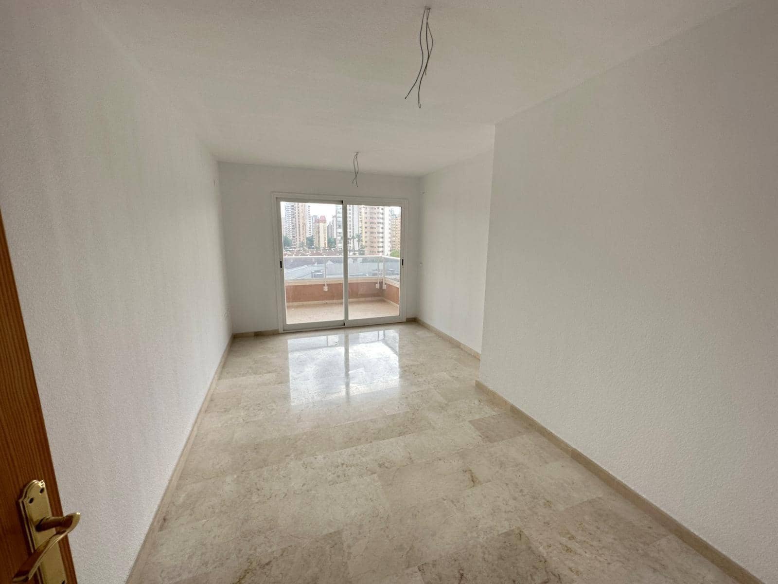 2 sypialnia Apartament na sprzedaż w Benidorm z basenem garażem - 240 000 € (Ref: 10003733)
