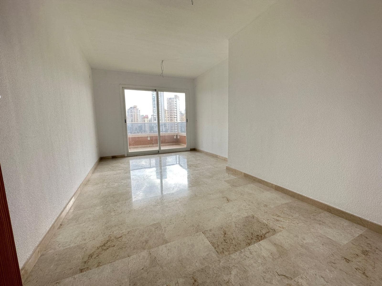 2 sypialnia Apartament na sprzedaż w Benidorm z basenem garażem - 240 000 € (Ref: 10003733)