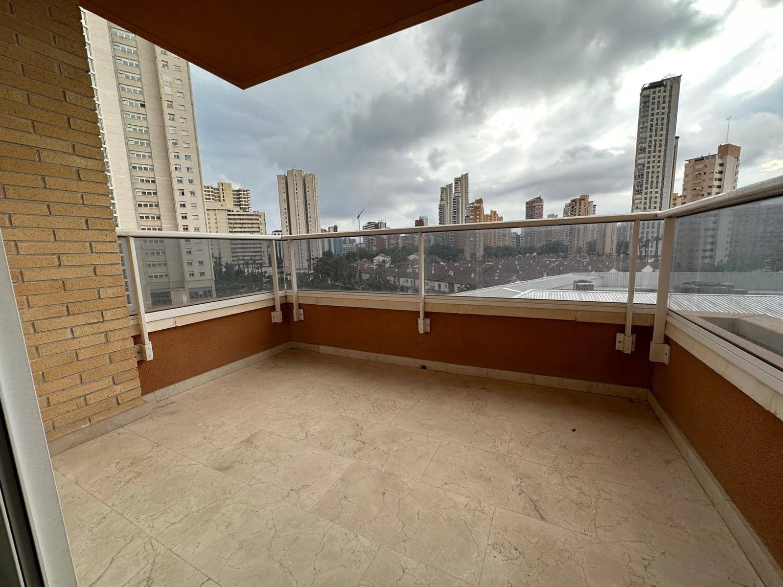 2 sypialnia Apartament na sprzedaż w Benidorm z basenem garażem - 240 000 € (Ref: 10003733)