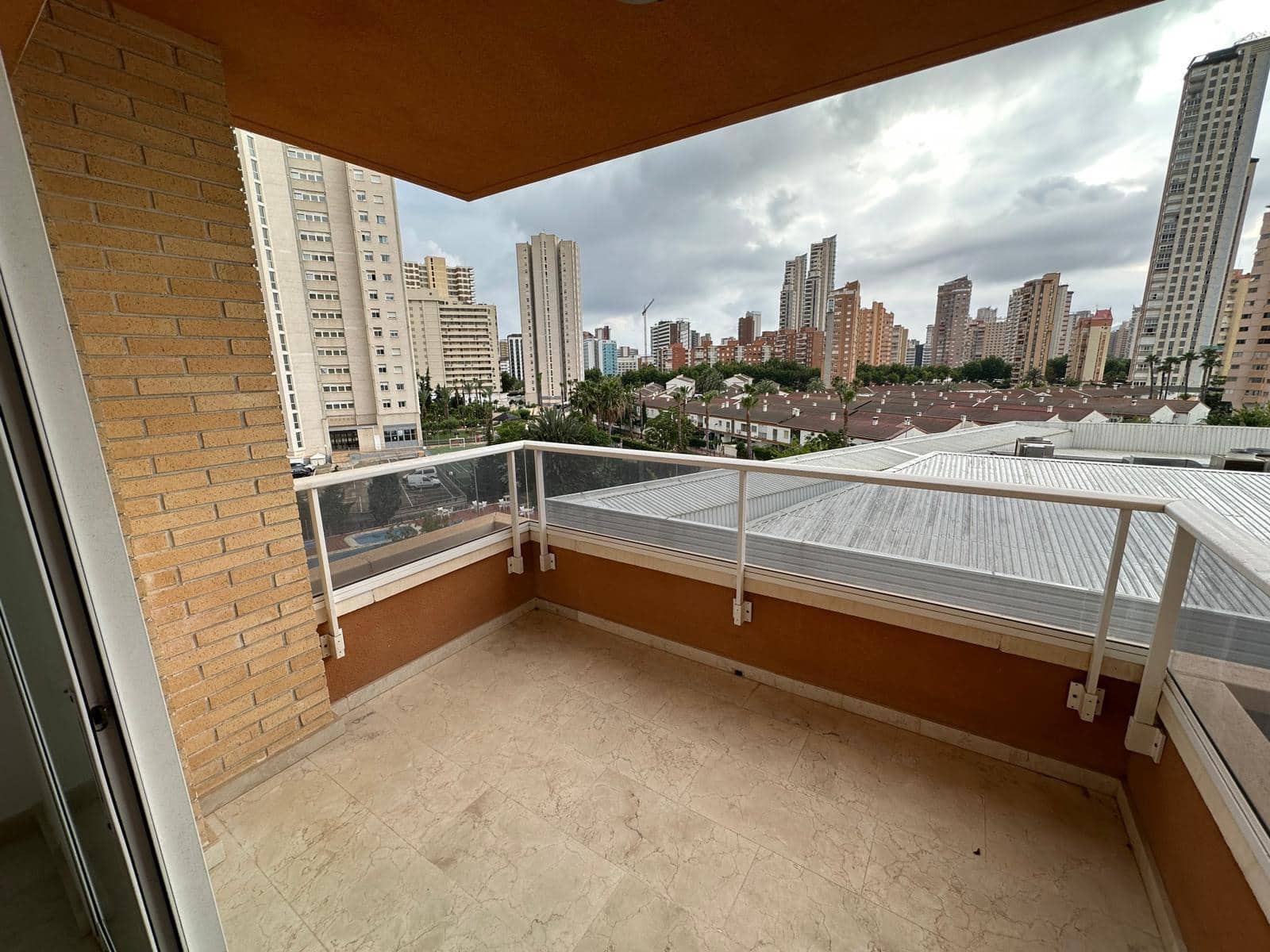 2 sypialnia Apartament na sprzedaż w Benidorm z basenem garażem - 240 000 € (Ref: 10003733)