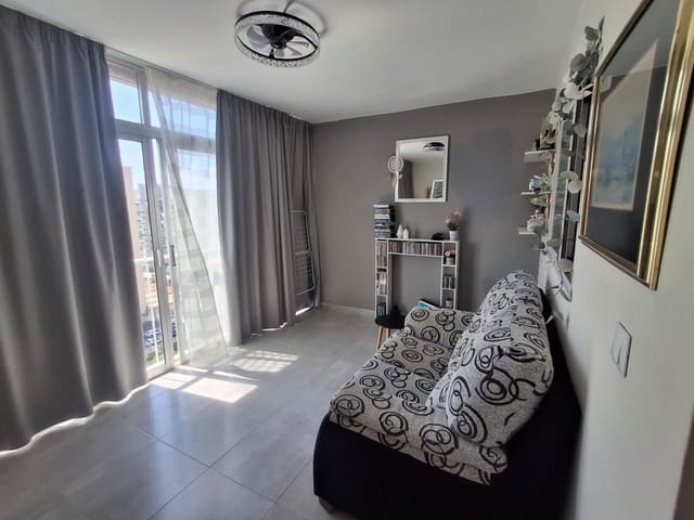 1 Zimmer Apartment zu vermieten in Benidorm mit Pool - 700 € (Ref: 10015644)
