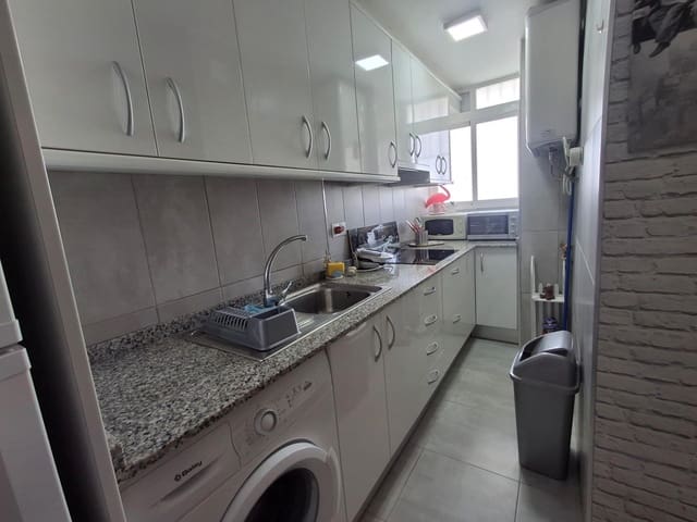 1 Zimmer Apartment zu vermieten in Benidorm mit Pool - 700 € (Ref: 10015644)