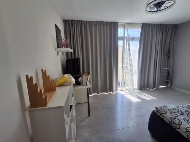 1 Zimmer Apartment zu vermieten in Benidorm mit Pool - 700 € (Ref: 10015644)