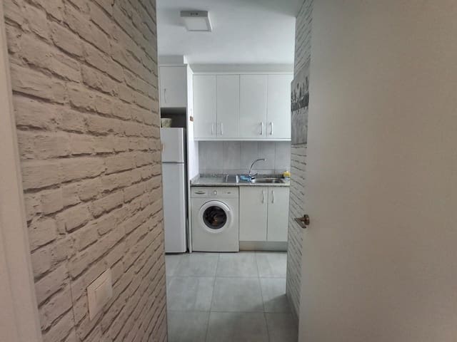 1 Zimmer Apartment zu vermieten in Benidorm mit Pool - 700 € (Ref: 10015644)