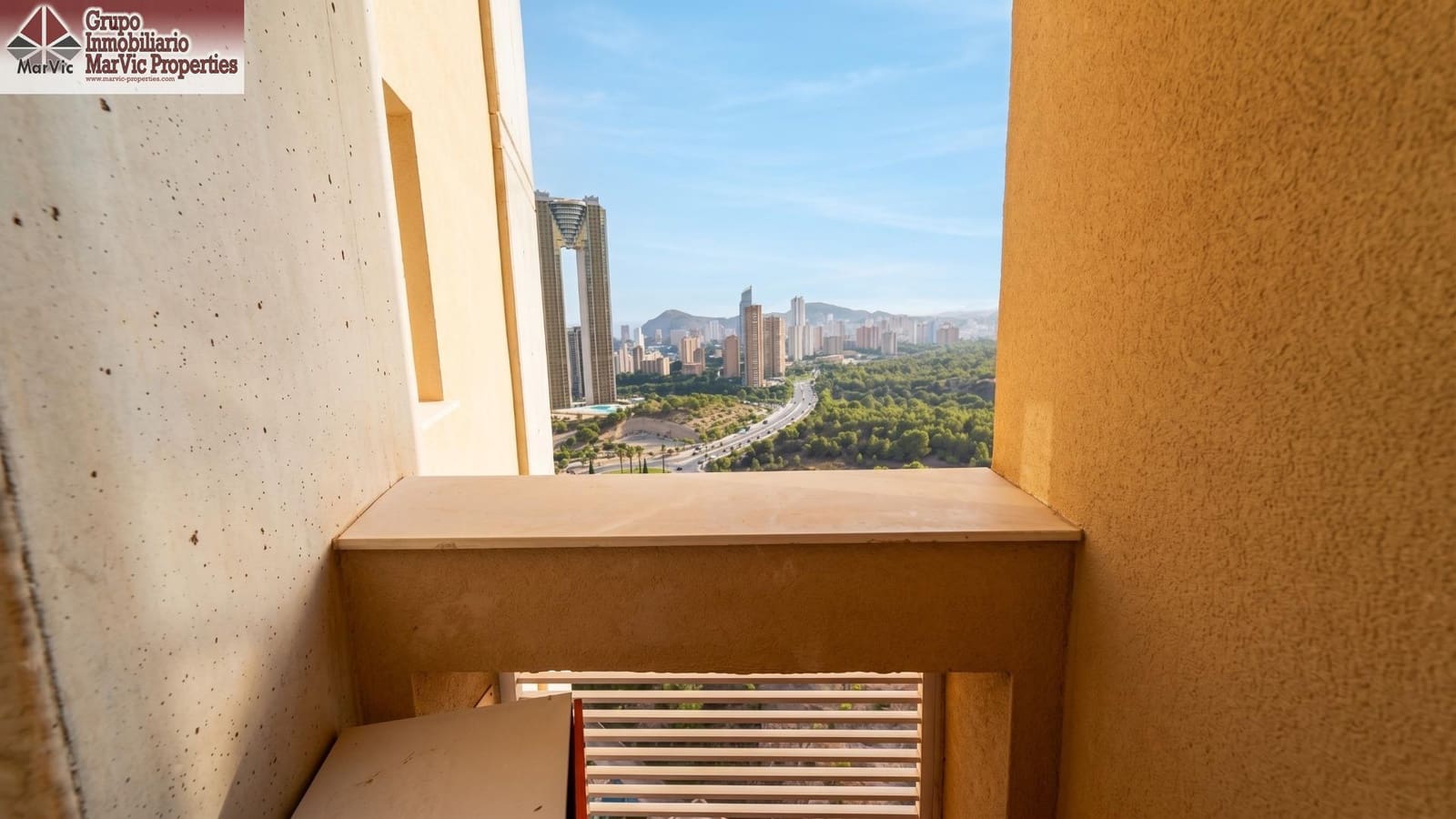 2 sovrum Lägenhet till salu i Benidorm med pool - 299 000 € (Ref: 10047405)