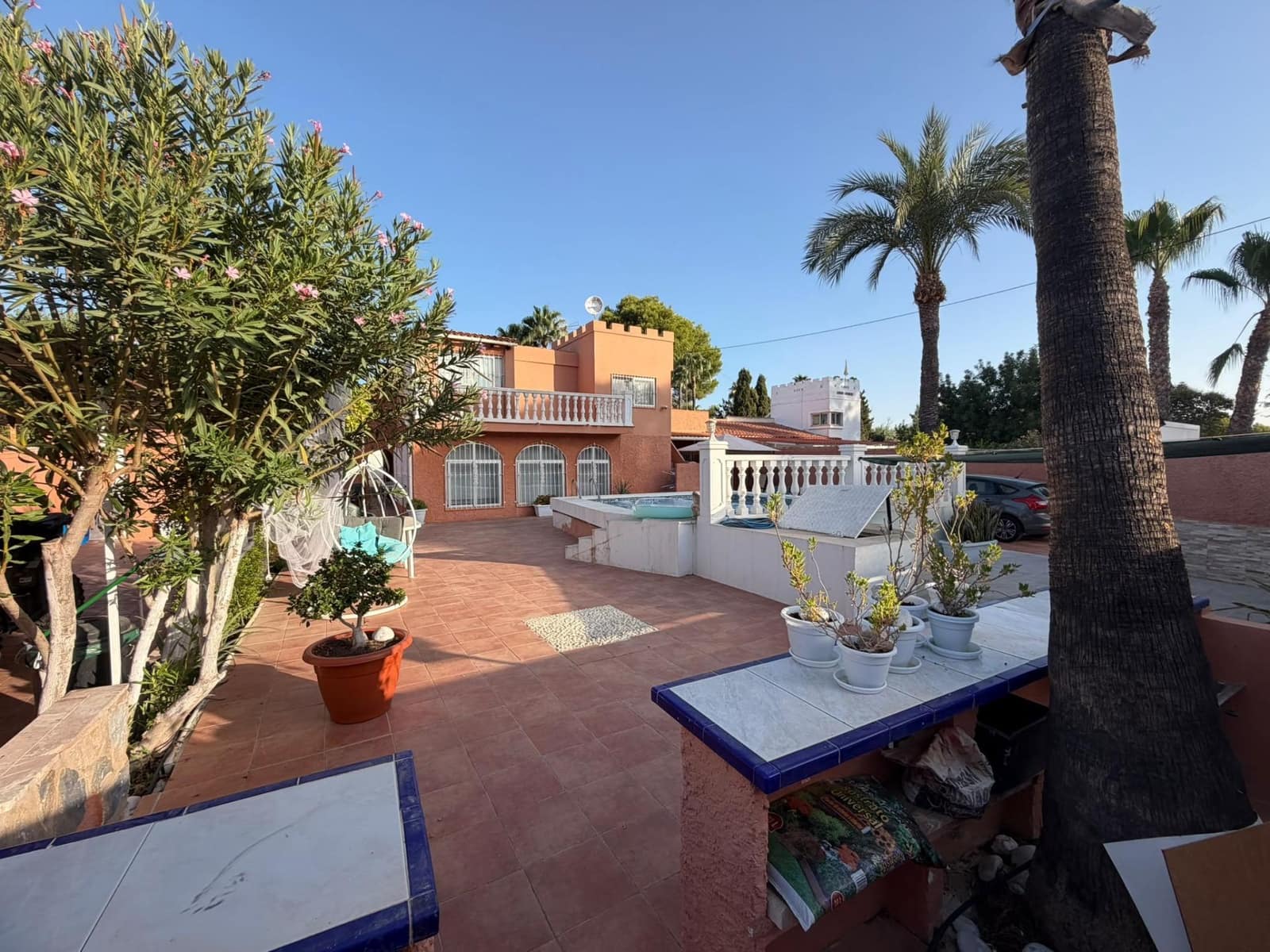 7 Zimmer Villa zu verkaufen in Benidorm mit Pool Garage - 780.000 € (Ref: 10059206)