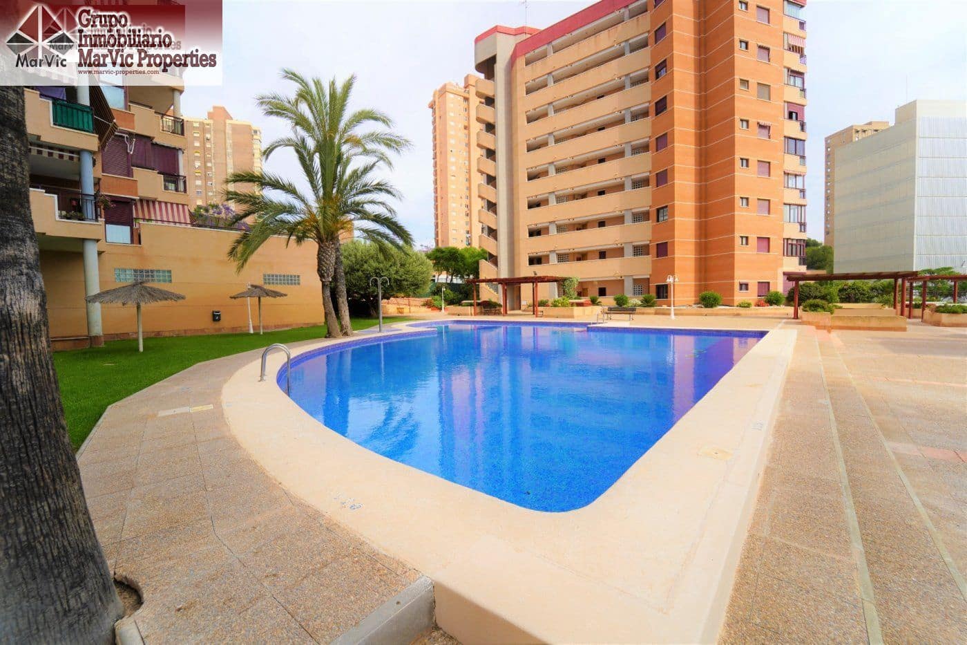 2 makuuhuone Asunto myytävänä paikassa Benidorm mukana uima-altaan - 250 000 € (Ref: 10089773)