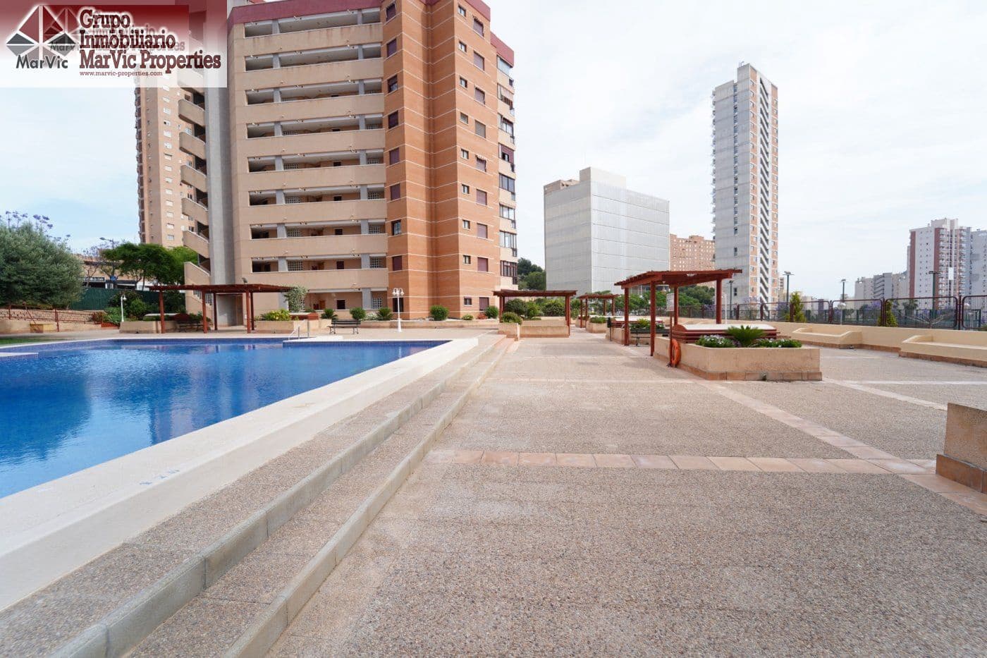 2 makuuhuone Asunto myytävänä paikassa Benidorm mukana uima-altaan - 250 000 € (Ref: 10089773)