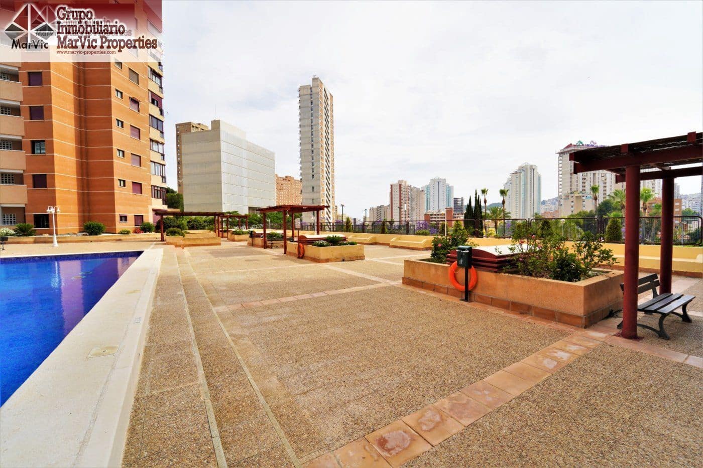 2 makuuhuone Asunto myytävänä paikassa Benidorm mukana uima-altaan - 250 000 € (Ref: 10089773)