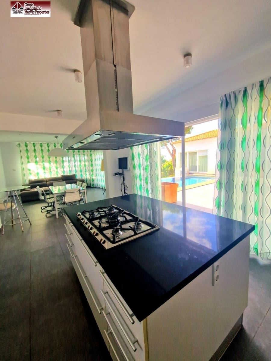 4 makuuhuone Huvila vuokrattavana paikassa Altea mukana uima-altaan 
autotalli - 3 750 € (Ref: 10102689)