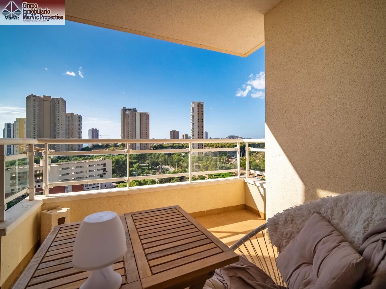 1 Zimmer Wohnung zu verkaufen in Benidorm mit Pool Garage - 240.000 € (Ref: 10180691)
