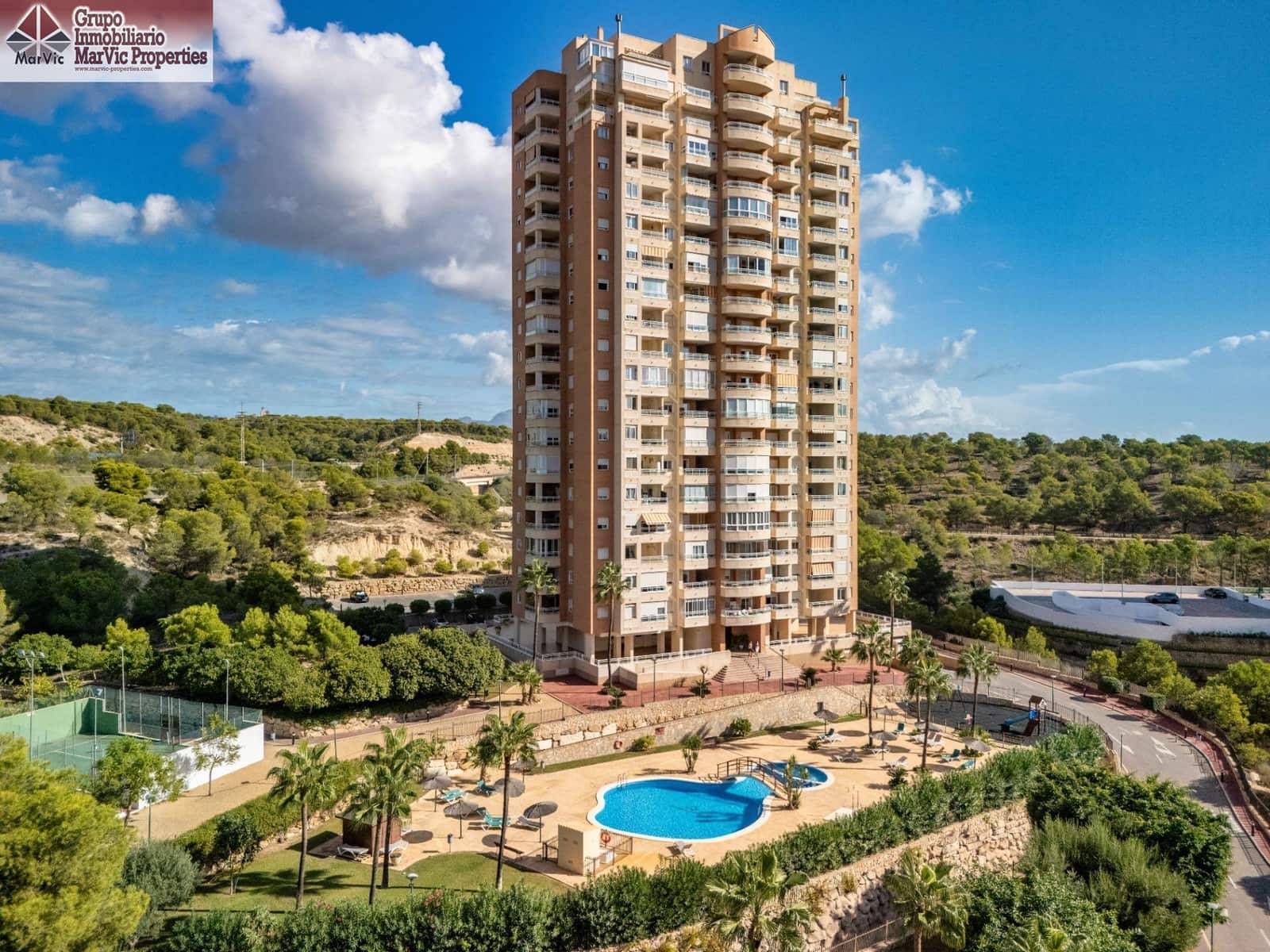 1 Zimmer Wohnung zu verkaufen in Benidorm mit Pool Garage - 240.000 € (Ref: 10180691)