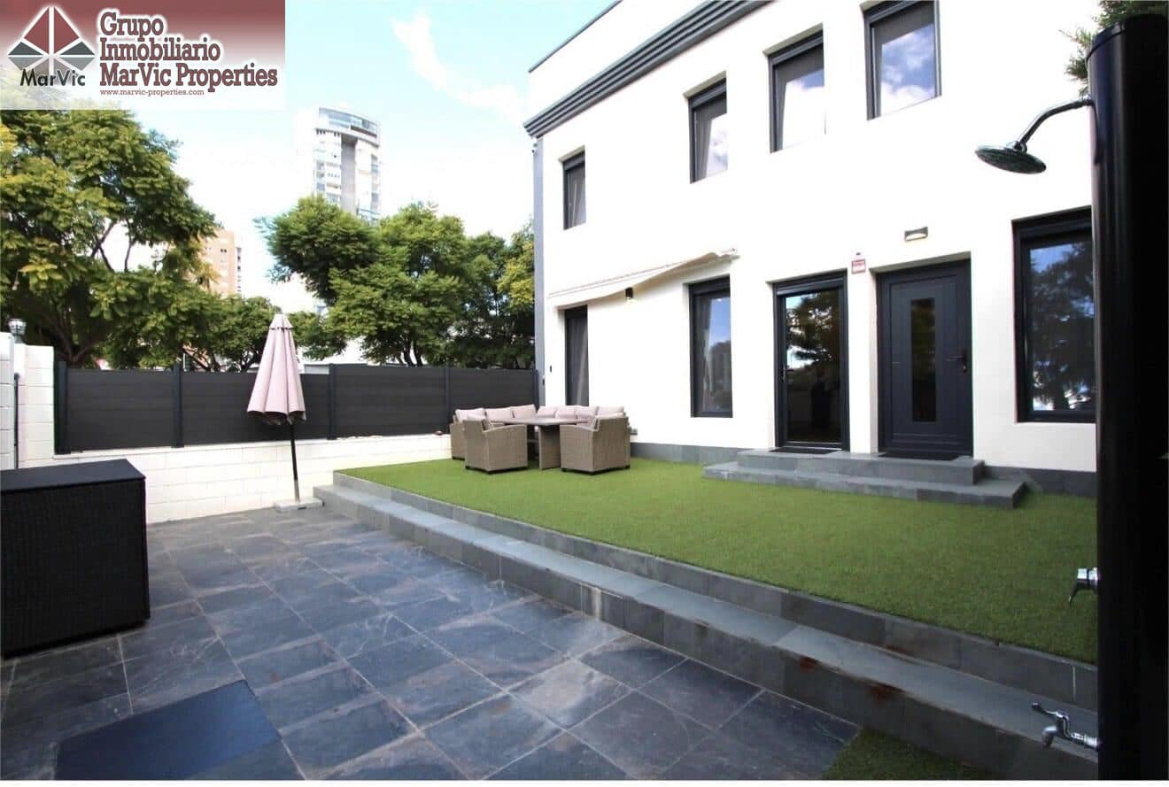 8 bedroom Bungalow for sale in Benidorm with pool garage - € 548,800 (Ref: 10187166)