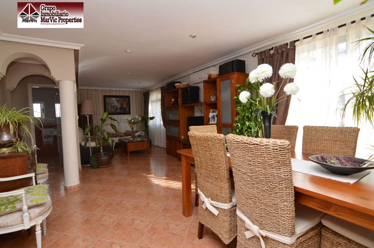 Chalet de 6 habitaciones en La Nucia en venta con piscina garaje - 439.500 € (Ref: 3903805)