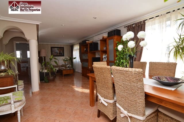 Chalet de 6 habitaciones en La Nucia en venta con piscina garaje - 439.500 € (Ref: 3903805)