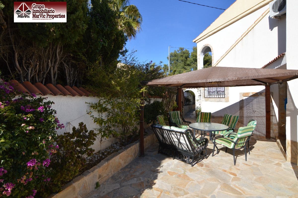 Chalet de 6 habitaciones en La Nucia en venta con piscina garaje - 439.500 € (Ref: 3903805)