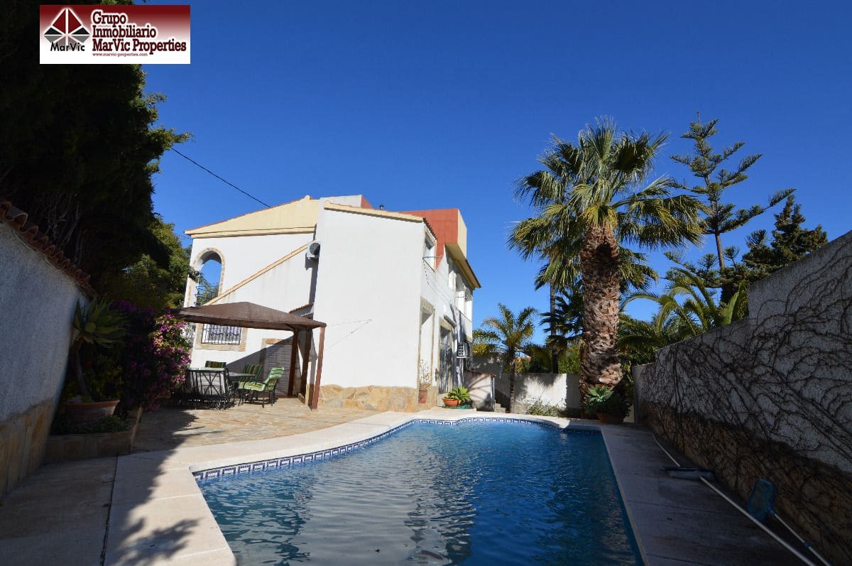 Chalet de 6 habitaciones en La Nucia en venta con piscina garaje - 439.500 € (Ref: 3903805)