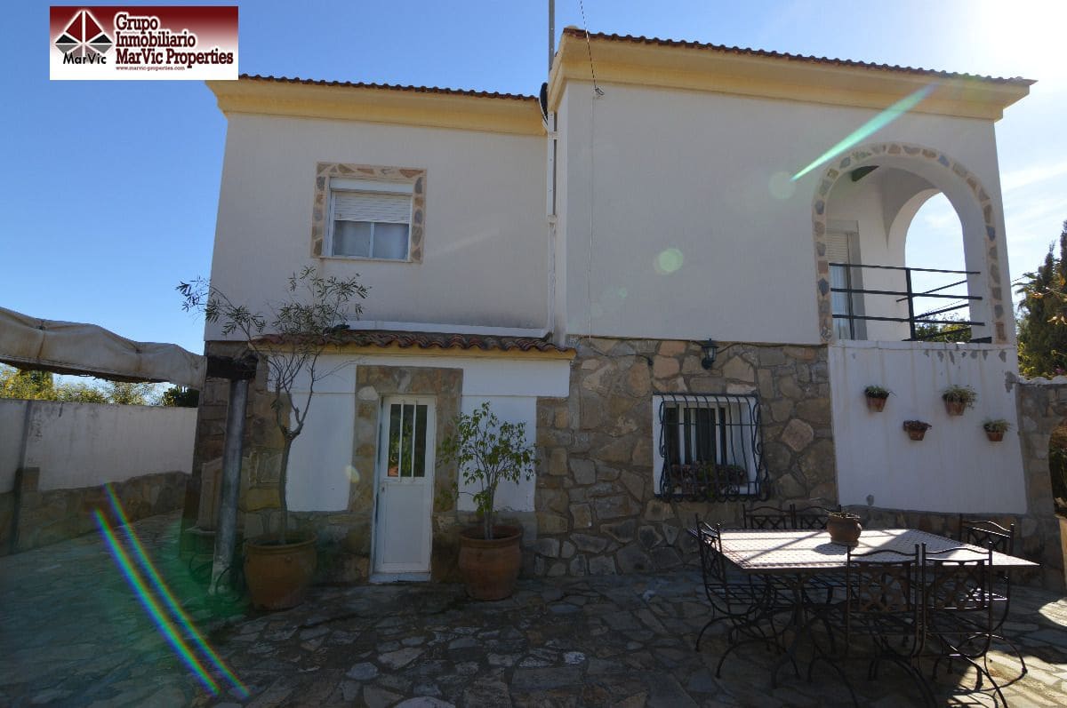 Chalet de 6 habitaciones en La Nucia en venta con piscina garaje - 439.500 € (Ref: 3903805)