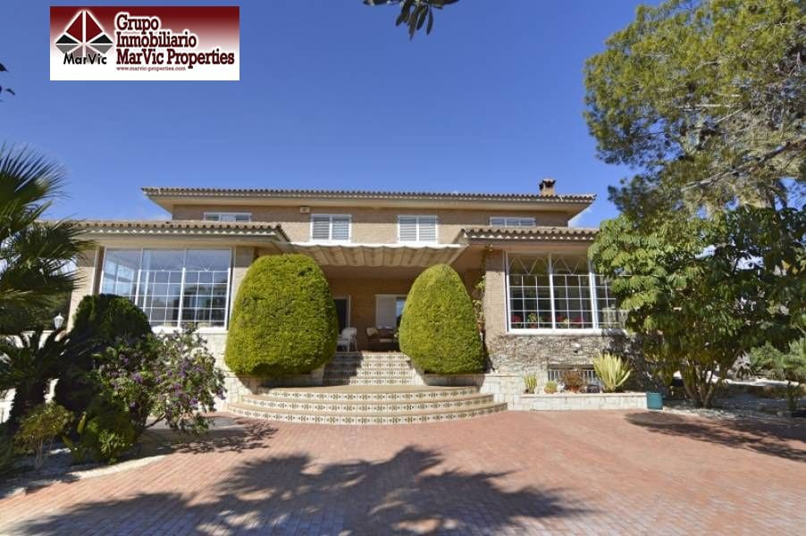 5 bedroom Villa for sale in La Nucia with pool garage - € 1,800,000 (Ref: 4644205)