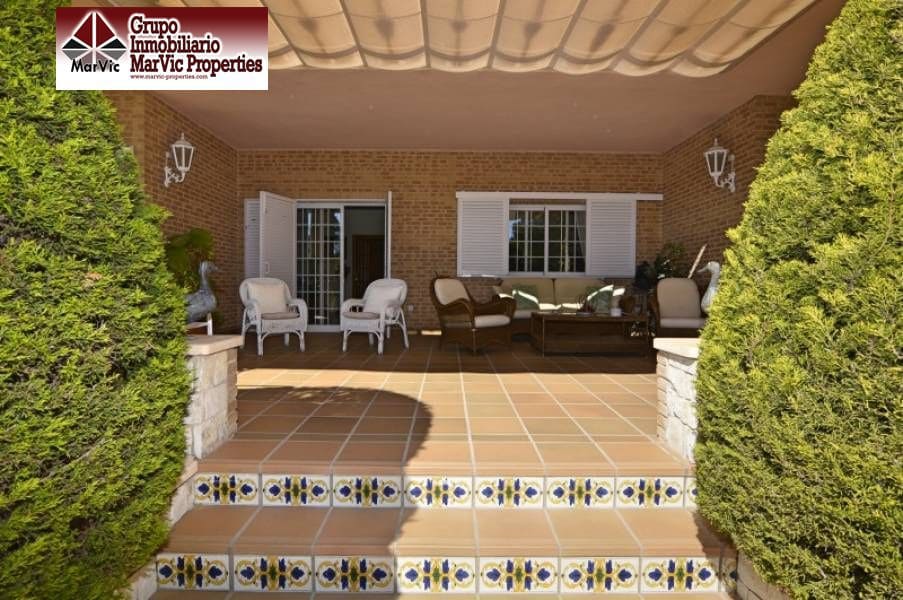 5 bedroom Villa for sale in La Nucia with pool garage - € 1,800,000 (Ref: 4644205)