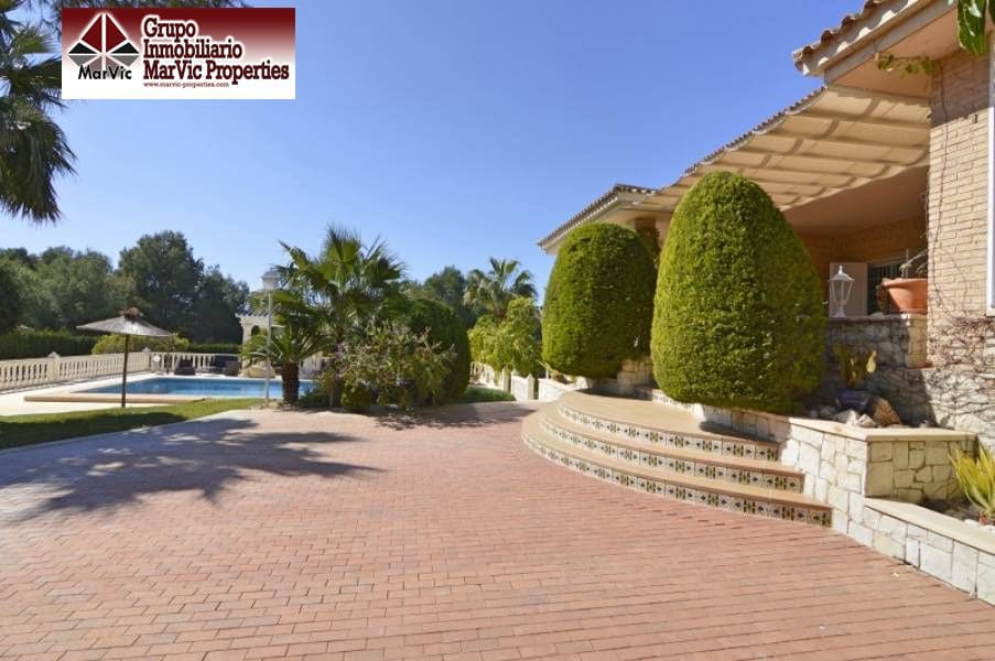 5 bedroom Villa for sale in La Nucia with pool garage - € 1,800,000 (Ref: 4644205)