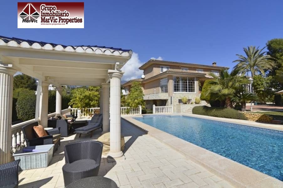 5 bedroom Villa for sale in La Nucia with pool garage - € 1,800,000 (Ref: 4644205)
