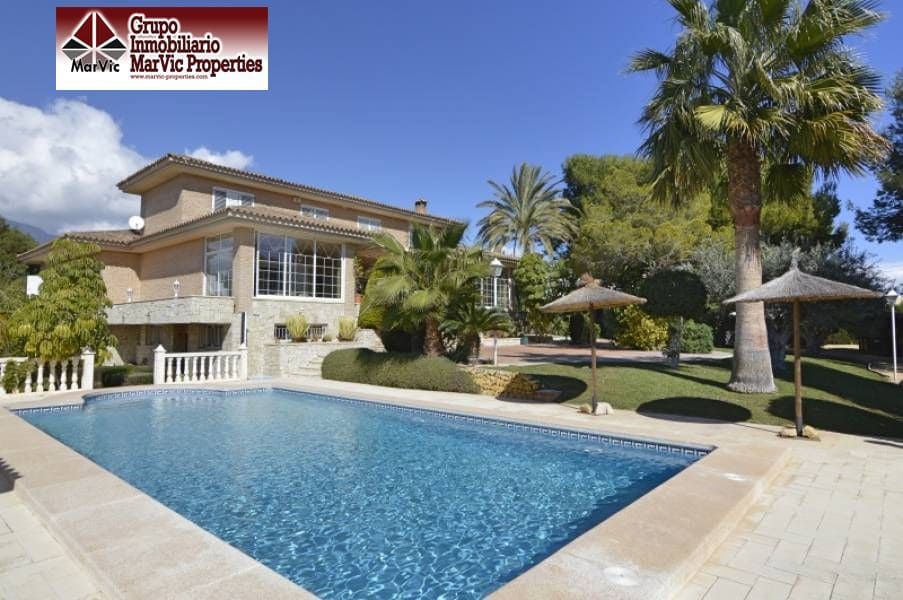 5 bedroom Villa for sale in La Nucia with pool garage - € 1,800,000 (Ref: 4644205)