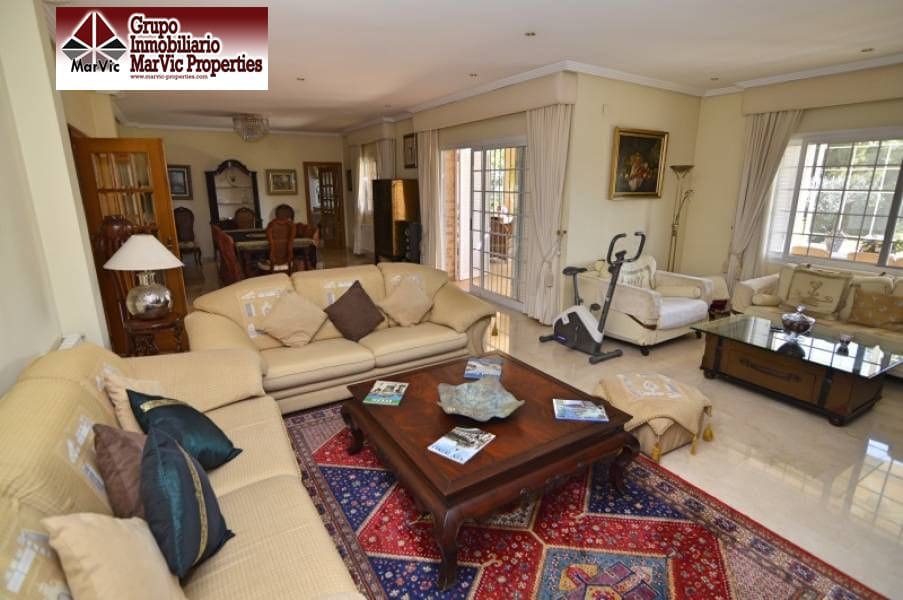 5 bedroom Villa for sale in La Nucia with pool garage - € 1,800,000 (Ref: 4644205)