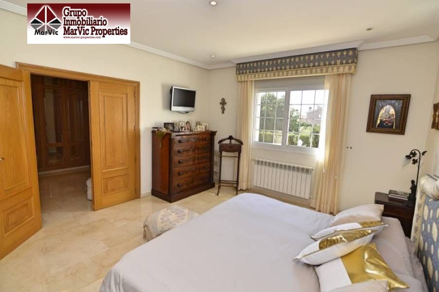 5 bedroom Villa for sale in La Nucia with pool garage - € 1,800,000 (Ref: 4644205)