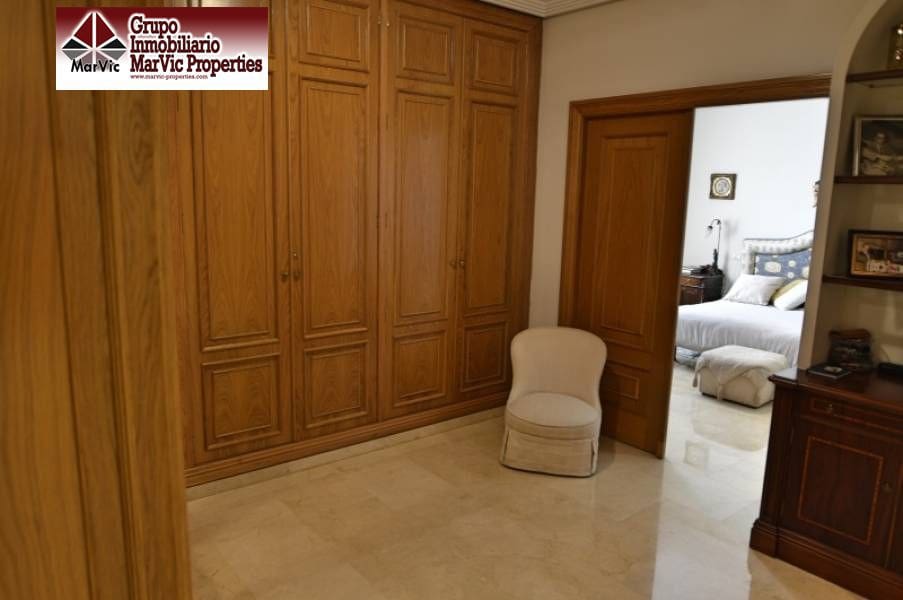 5 bedroom Villa for sale in La Nucia with pool garage - € 1,800,000 (Ref: 4644205)