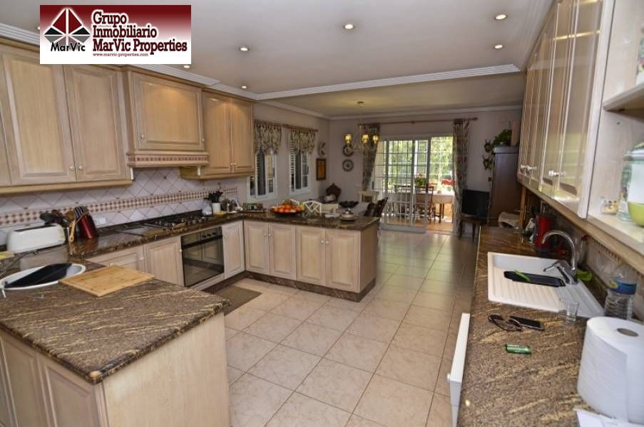 5 bedroom Villa for sale in La Nucia with pool garage - € 1,800,000 (Ref: 4644205)